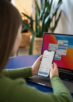 mujer-buscando-monedas-criptograficas-usando-su-telefono-inteligente-mientras-esta-en-casa_11zon